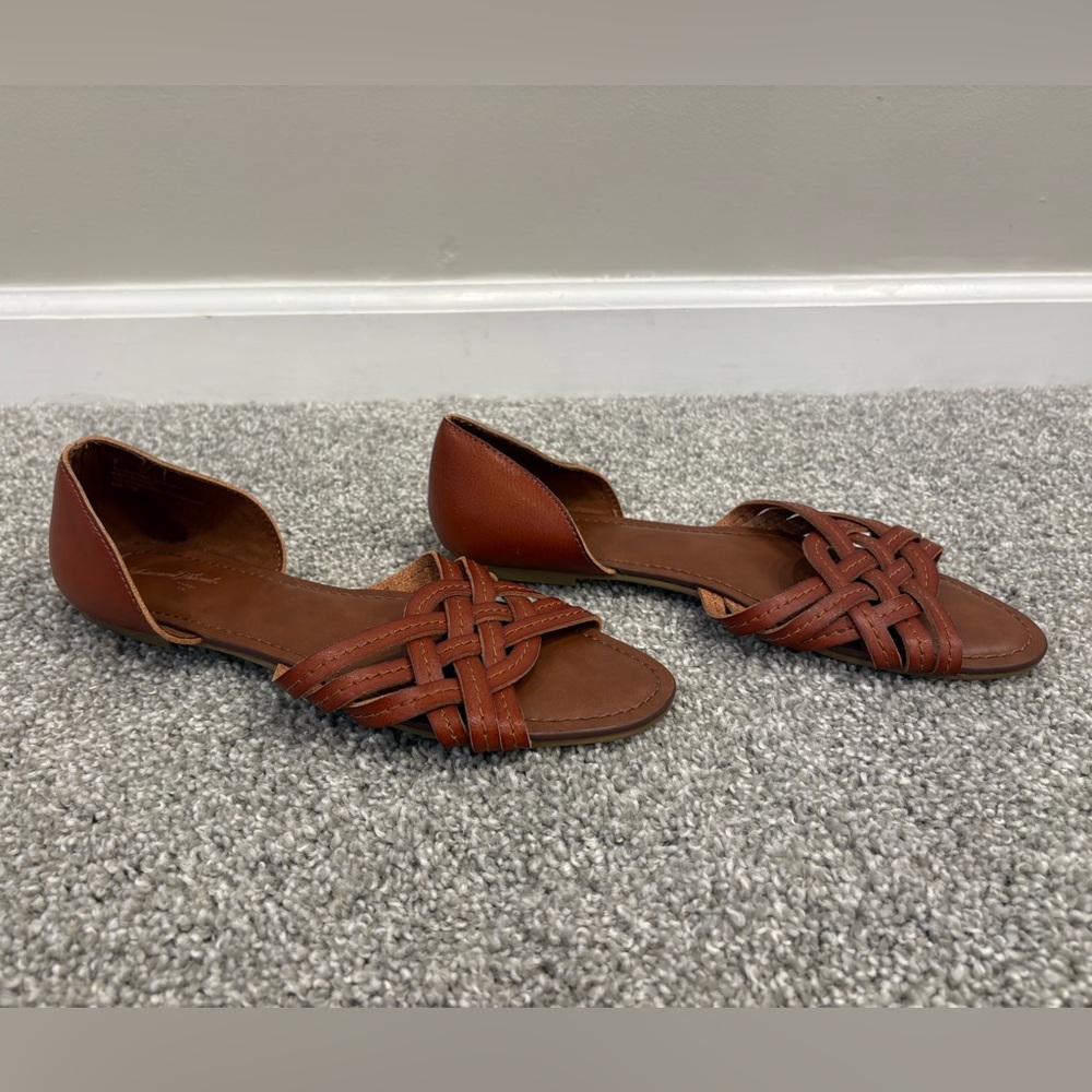 Universal Thread Tan Woven Flats